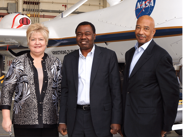 ICAO’s Council President Olumuyiwa Benard Aliu (centre) with U.S. Representative to ICAO Ambassador Michael Lawson (right) and ICAO Air Navigation Bureau Director Nancy Graham (left) at the NASA Armstrong Flight Research Center.